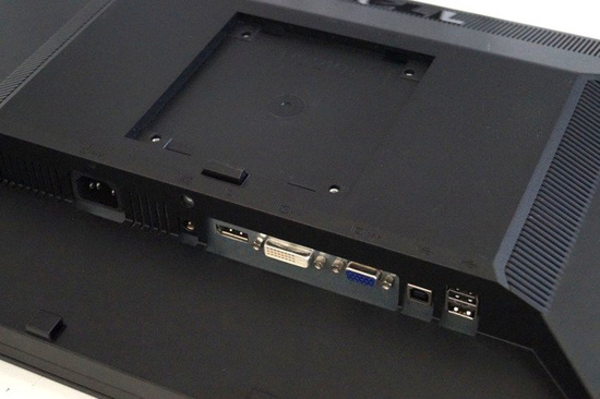 Moniteur Dell P2210 22" 1680x1050 DVI DisplayPort Noir Sans Support Classe A-