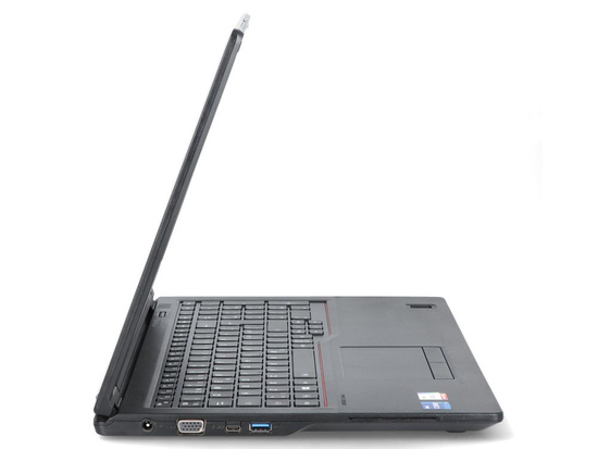 Fujitsu LifeBook E5511 i7-1165G7 16GB 512GB SSD 1920x1080 Clase A- Windows 11 Home