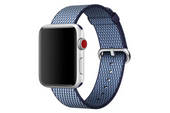 Bracelet original Apple Watch en nylon tissé bleu nuit 42 mm dans un emballage scellé.
